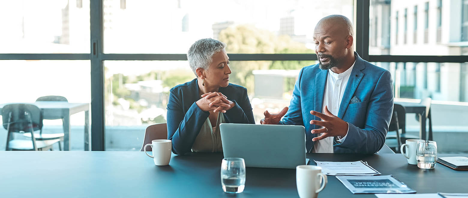 business man and woman discussing the benefits of Syndicated & Participated Loans