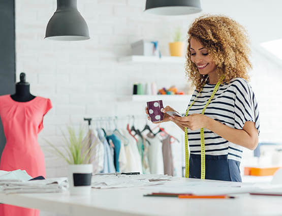 business woman accessing United's mobile app