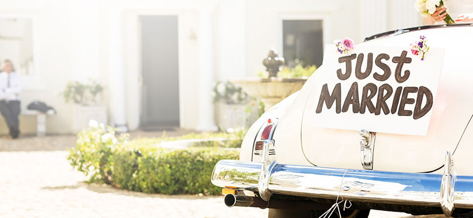 car with "Just Married" sign on the back