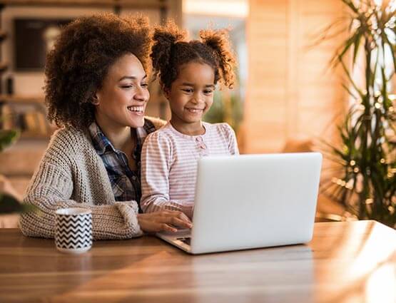 mom and daughter accessing United HSA