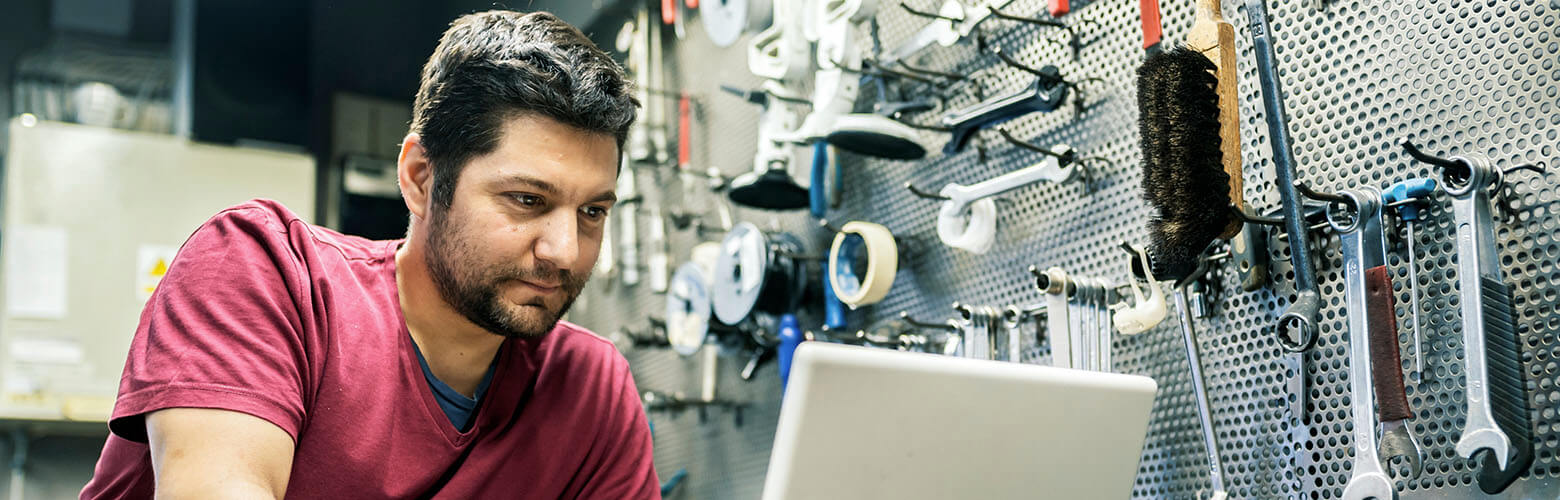 business owner getting a United Business Checking account online