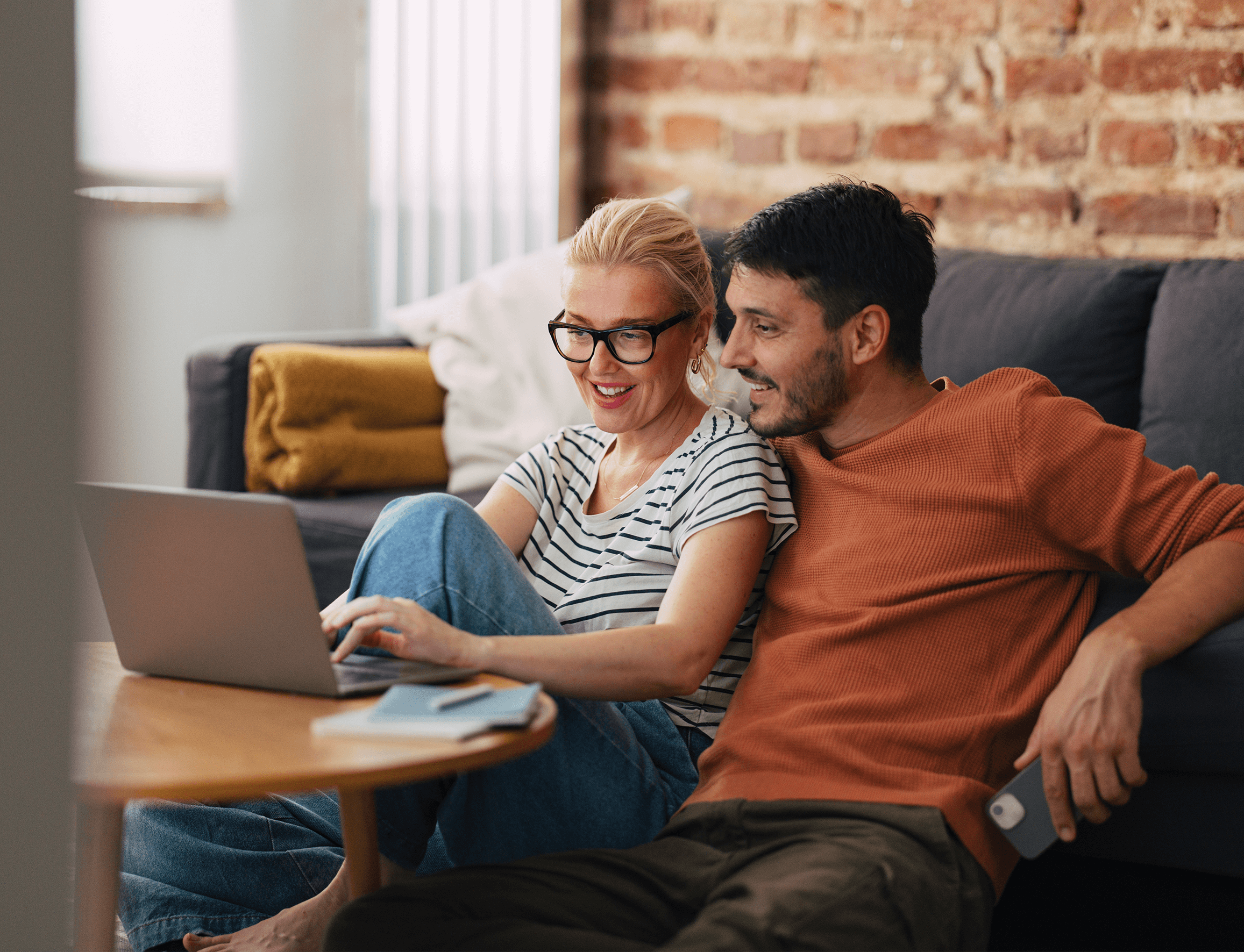 couple researching United Checking accounts