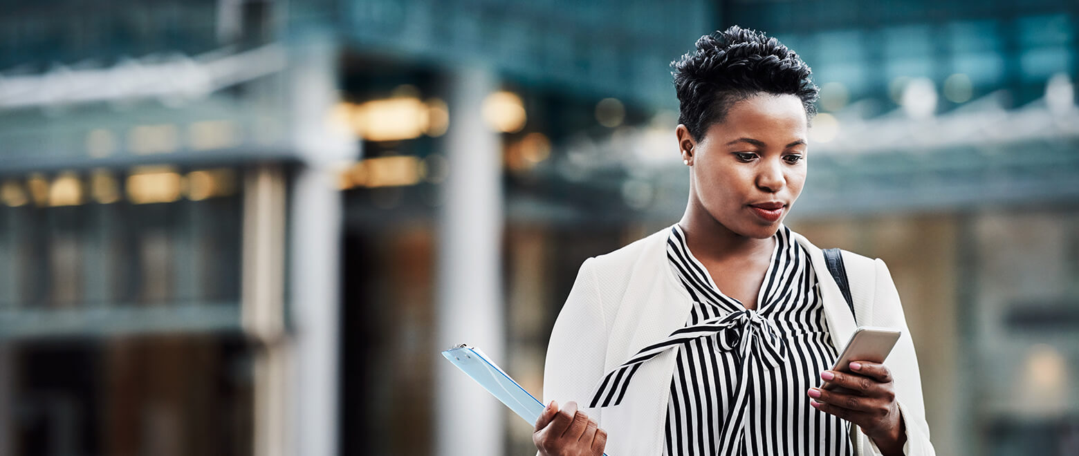 woman on mobile device doing digital banking