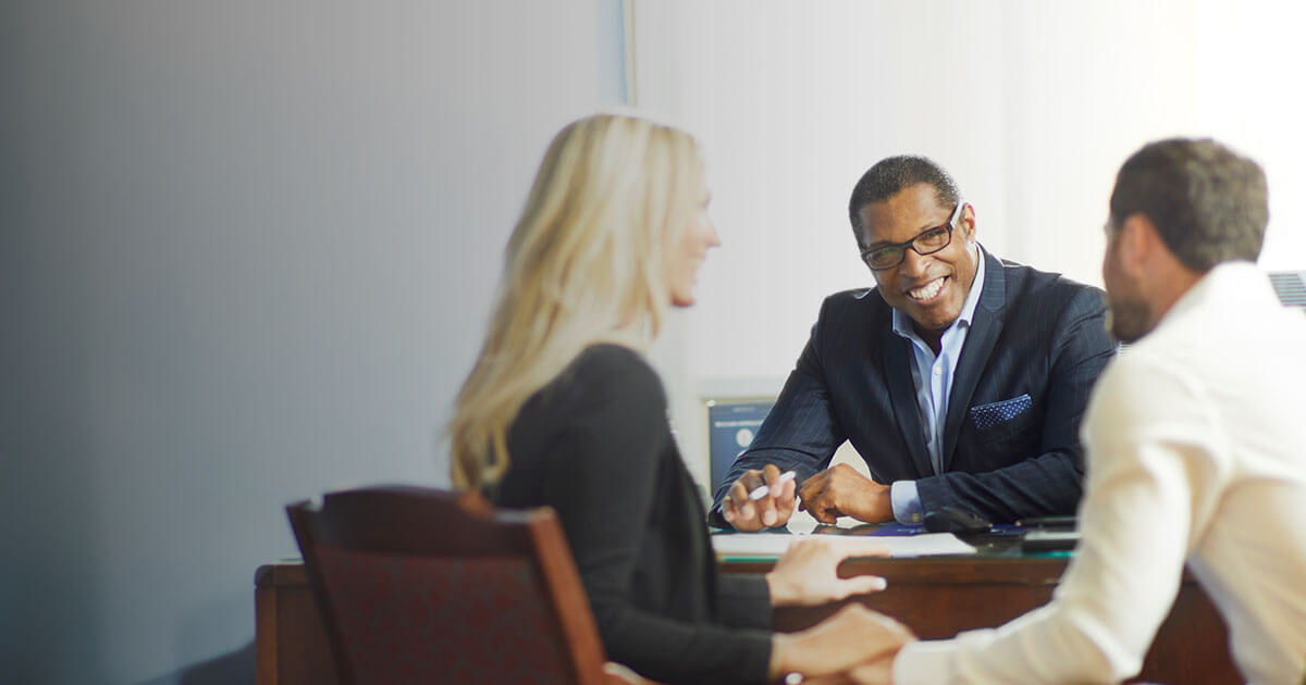 banker helping a customer who scheduled a meeting